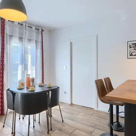 19th Comfort Flat By Next Stop Daire *