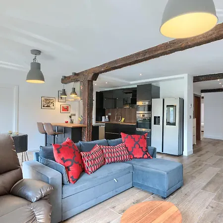 19th Comfort Flat By Next Stop