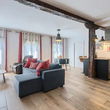 19th Comfort Flat By Next Stop