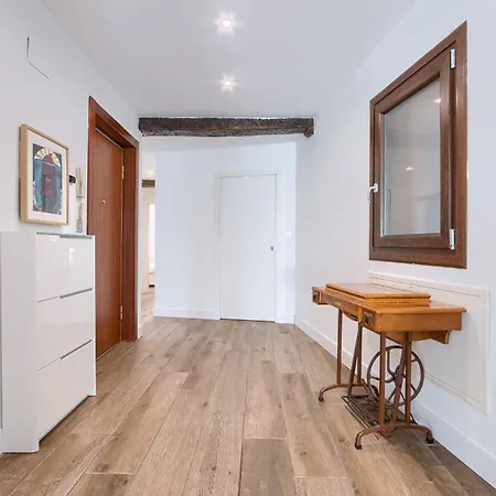 19th Comfort Flat By Next Stop Daire